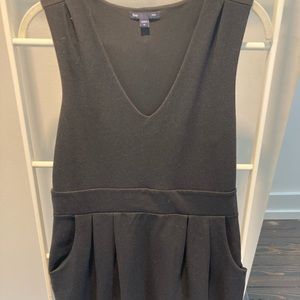 Gap. Size M. Reliable, flattering work dress w. Pockets